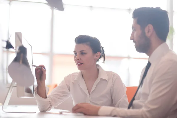 Business Couple Working Together Project — Stock Photo, Image