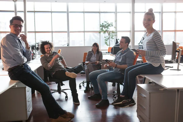 Young Business Team Meeting Modern Office Building — Stock Photo, Image