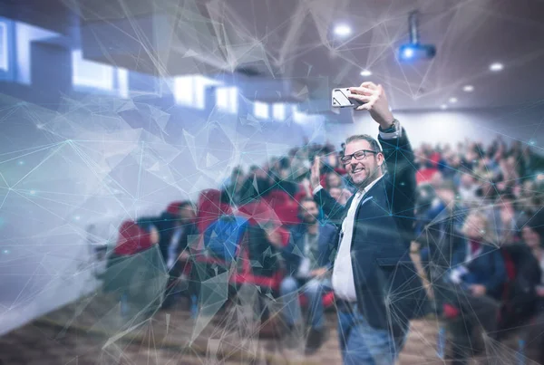 Zakenman Neemt Selfie Vergaderzaal — Stockfoto