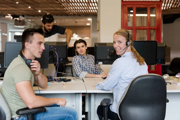 Colleagues Getting Social Office — Stock Photo, Image