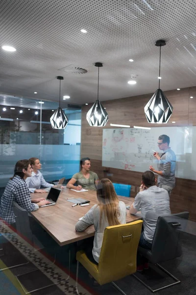 Startup Business Team Vergadering — Stockfoto