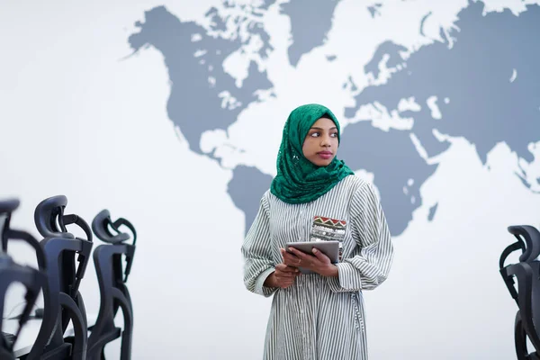 Retrato Mujer Negocios Musulmana Africana —  Fotos de Stock
