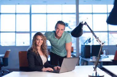 gece başlangıç Office tasarımcılar