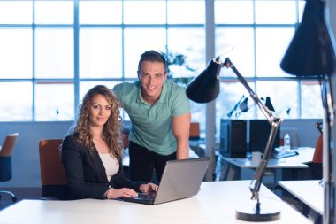 gece başlangıç Office tasarımcılar