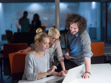 gece başlangıç Office tasarımcılar