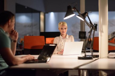 gece başlangıç Office tasarımcılar