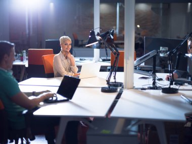 gece başlangıç Office tasarımcılar