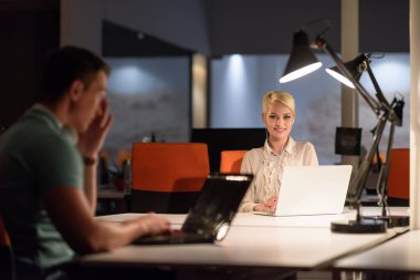 gece başlangıç Office tasarımcılar