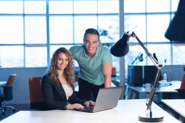 gece başlangıç Office tasarımcılar