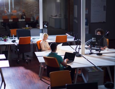 gece başlangıç Office tasarımcılar