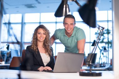 gece başlangıç Office tasarımcılar