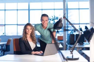 gece başlangıç Office tasarımcılar