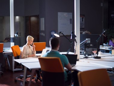 gece başlangıç Office tasarımcılar