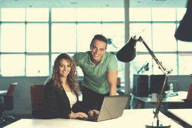gece başlangıç Office tasarımcılar