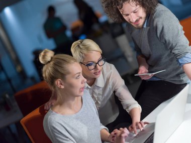 gece başlangıç Office tasarımcılar