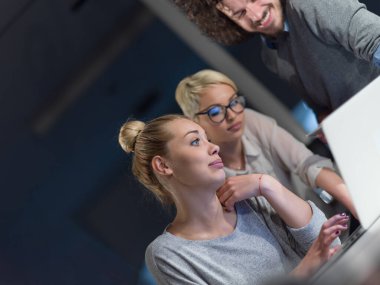 gece başlangıç Office tasarımcılar