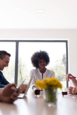 Çok ırklı bir girişim ekibi toplandı