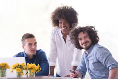 Çok ırklı bir girişim ekibi toplandı