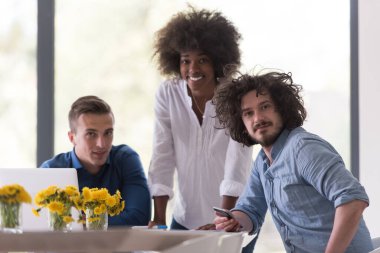 Çok ırklı bir girişim ekibi toplandı