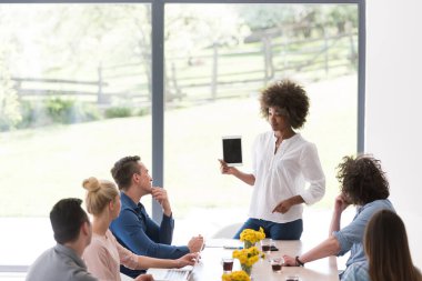 Çok ırklı bir girişim ekibi toplandı