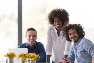 Çok ırklı bir girişim ekibi toplandı