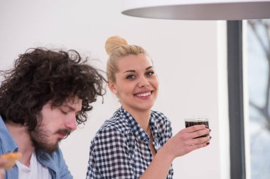 mutlu arkadaş öğle vakti çok ırklı grubu