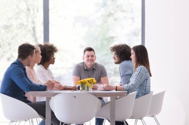 Çok ırklı bir girişim ekibi toplandı