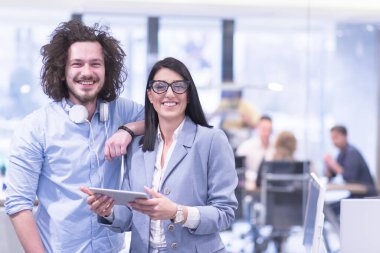 İş insanlar çalışma ile Tablet başlangıç Office