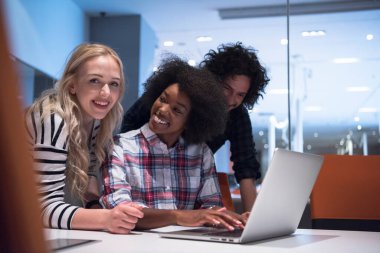 Çok ırklı bir girişim ekibi toplandı