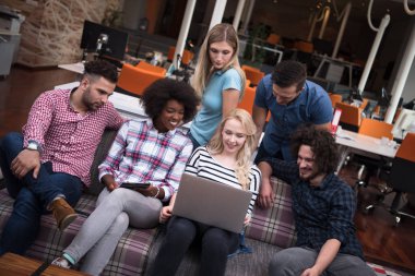 Çok ırklı bir girişim ekibi toplandı