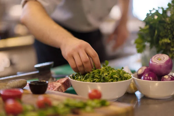 シェフ手料理野菜サラダ — ストック写真