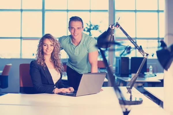 gece başlangıç Office tasarımcılar
