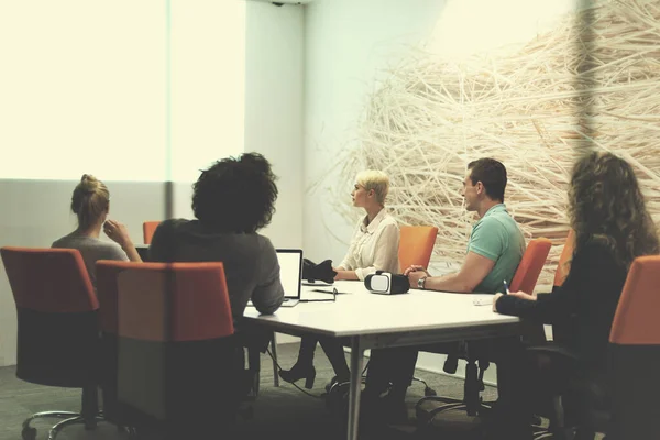 Startup Business Team Bei Einem Treffen Modernen Nachtbüro — Stockfoto