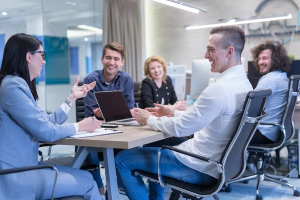 Startup Business Team Een Bijeenkomst Een Modern Kantoorgebouw — Stockfoto