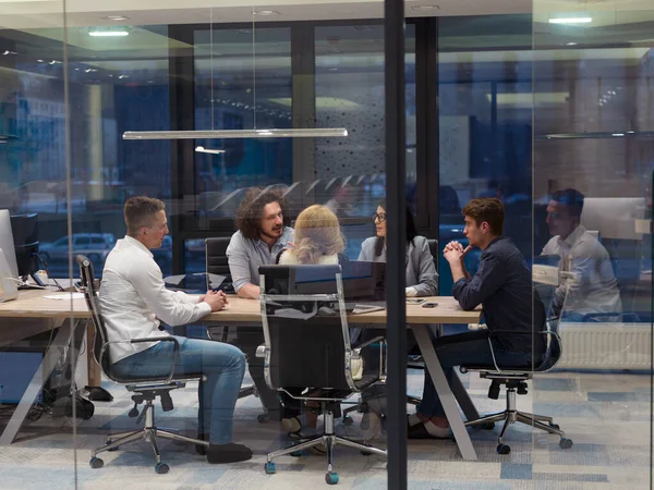 Startup Business Team Spotkaniu Nowoczesnym Budynku Biurowym — Zdjęcie stockowe