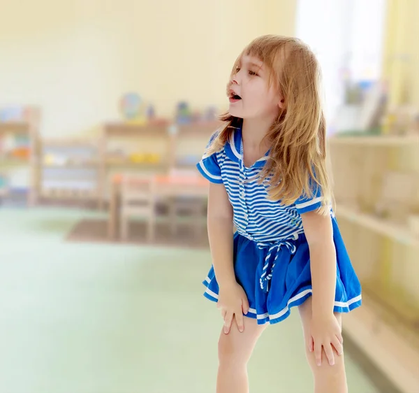 Nettes Kleines Mädchen Spielt Hause — Stockfoto
