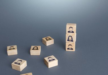 Çalışanlarla birlikte figür blokları. Personel alımı konsepti. Takım oluşturma. Şirket organizasyonu. İşe almak, adam toplamak. İşgücünün kadınlaştırılması. Yeniden yapılanma. Yönetimde liderlik.
