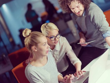 gece başlangıç Office tasarımcılar