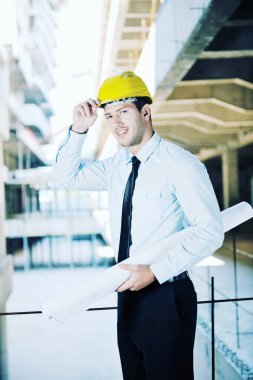 İnşaat alanındaki mimar