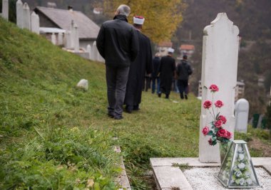 İslam cenazesinde İmam 'ın Kuran-ı Mukaddes Kitabı' nı okumak