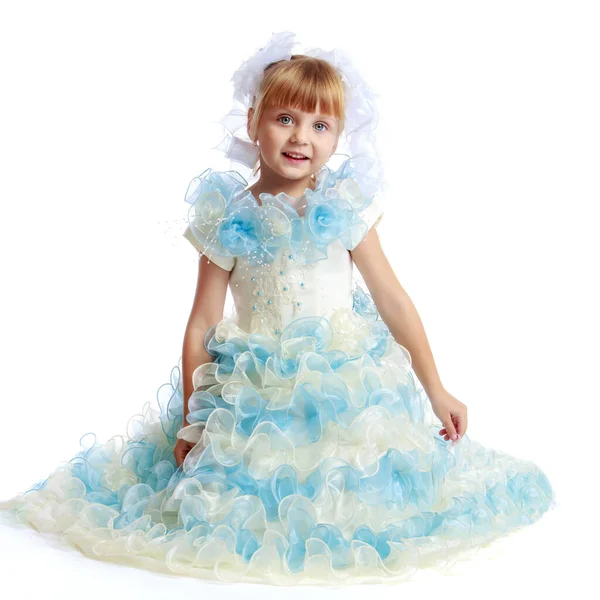 Маленькая Принцесса Белом Платье — стоковое фото