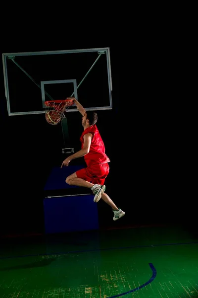 篮球运动员在行动 — 图库照片