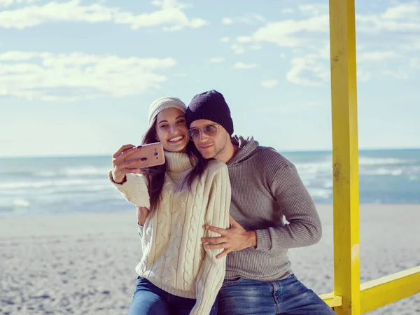 Gorgeous Couple Taking Selfie Picture — Stock Photo, Image