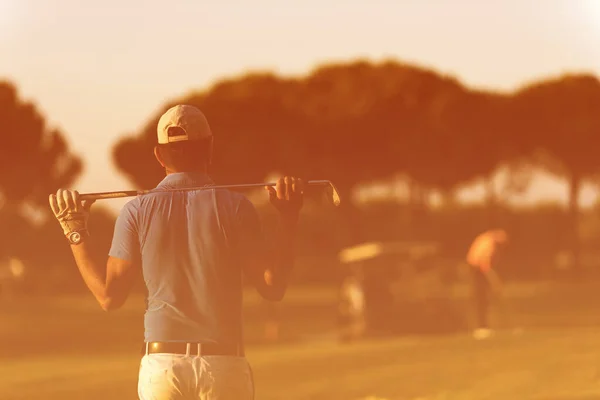 Golfista Vuelta Curso Mirando Agujero Distancia —  Fotos de Stock