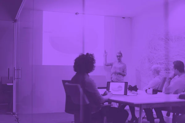 Startup Business Team Bei Einem Treffen Modernen Nachtbüro — Stockfoto