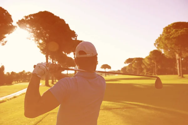 Golf Gracz Uderzając Strzał — Zdjęcie stockowe