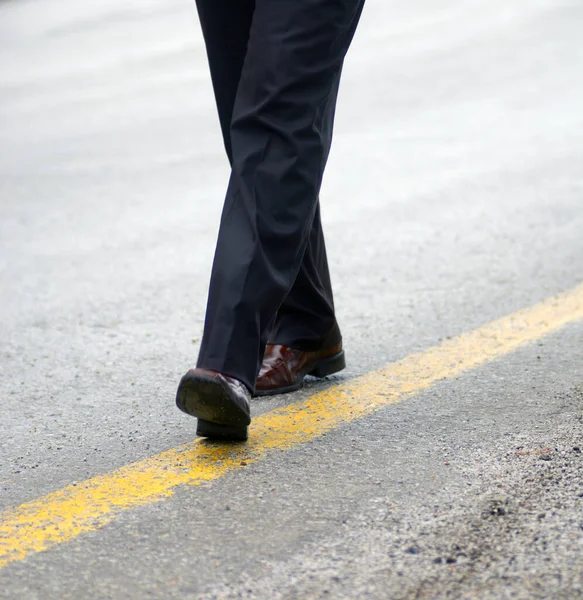 Businessman Walking Yellow Line — Stock Photo, Image