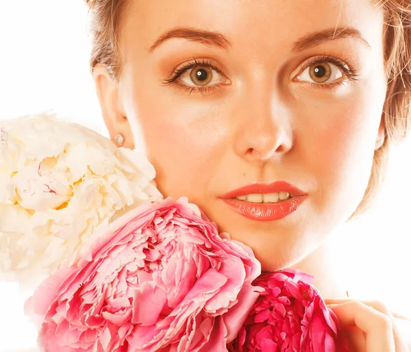 Jeune Femme Beauté Avec Fleur Pivoine Rose Gros Plan Maquillage — Photo