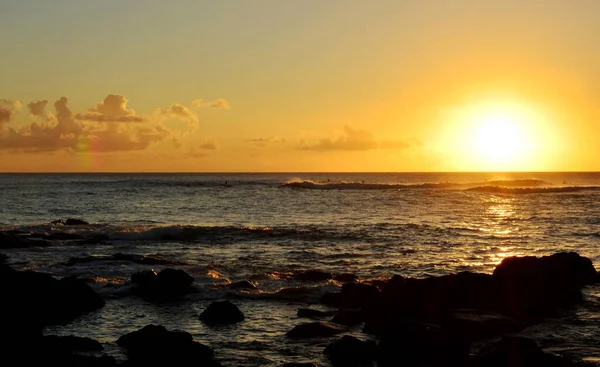 Scène Van Zonsondergang Aan Rotsachtige Kust Reizen Naar Hawaï — Stockfoto