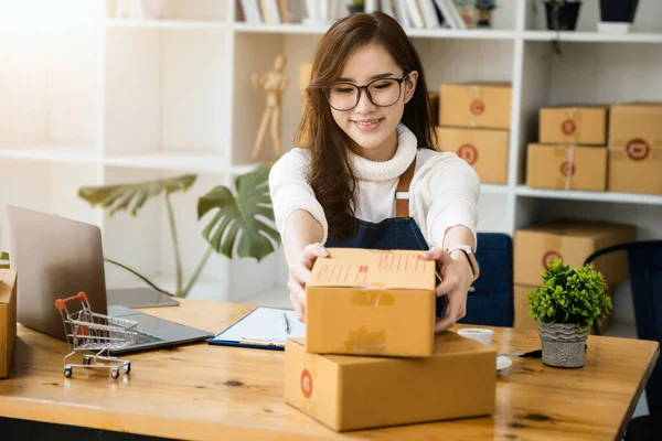Business Owner Picking Parcel Boxes Use Computer Check Online Orders — Stock Photo, Image